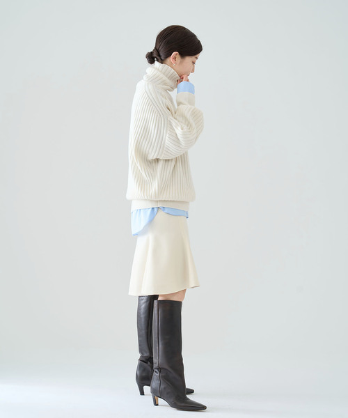 IENA(イエナ)の「CODE ビッグプルオーバー(ニット/セーター・レディース・ホワイト/ネイビー・FREE)」の12枚目の写真