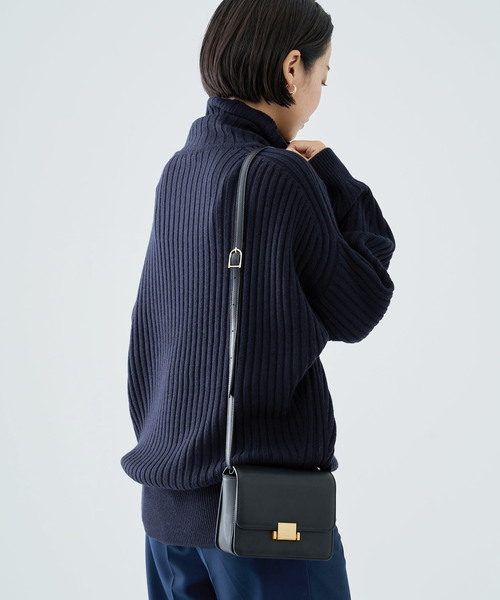 IENA(イエナ)の「CODE ビッグプルオーバー(ニット/セーター・レディース・ホワイト/ネイビー・FREE)」の19枚目の写真