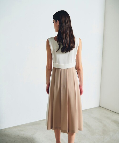 GRACE CONTINENTAL（グレースコンチネンタル）の「ラインバイカラードレス（ワンピース・レディース・ホワイト/ベージュ・38/36）」の7枚目の写真