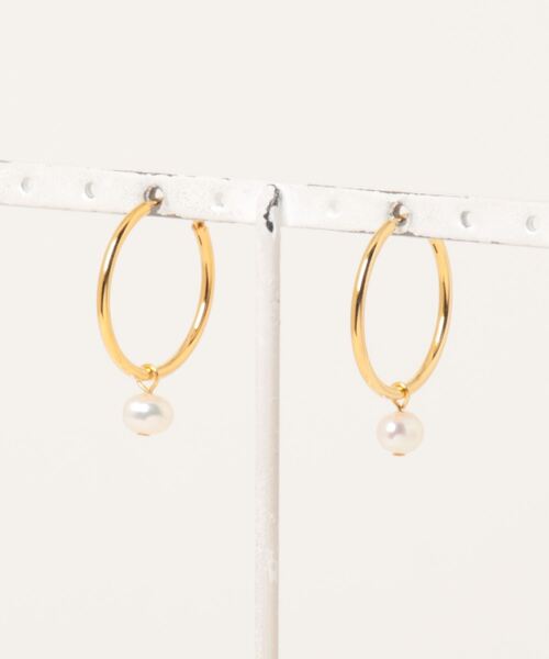 MUSES(ミューズ)の「【W】【it】【MUSES】6~7mm淡水パールフープピアス 【淡水パールxシルバー925】(ピアス(両耳用)・レディース・ゴールド・FREE)」の2枚目の写真