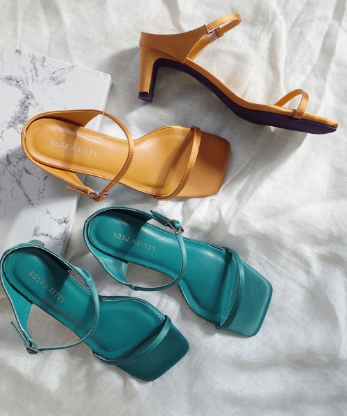 AmiAmi（アミアミ）の「【2026SS新色登場！】セットバックヒールスクエアトゥサンダル（サンダル・レディース・ブロンズ/シルバー/ブラック/グレイッシュベージュ/アイボリー/ガンメタ/ブルー系その他/イエロー系その他・L/LL/M/S）」の4枚目の写真