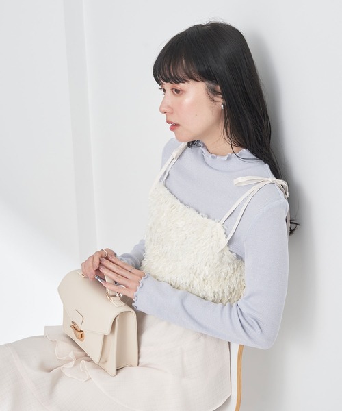 earth music&ecology（アースミュージックアンドエコロジー）の「肩リボンフェザービスチェ（ベスト・レディース・アイボリー/ライトグレー/ブルー・FREE）」の2枚目の写真