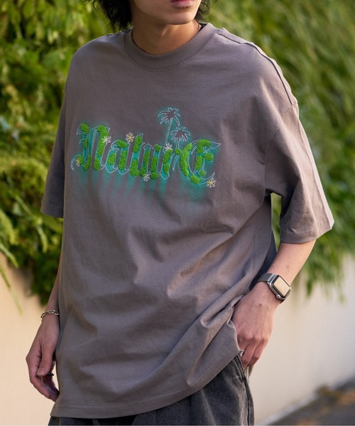 Good Riddance(グッドリダンス)の「<Good Riddanceコラボ>サガラ刺繍 モフモフ ネイチャープリント 半袖Tシャツ(Tシャツ/カットソー・メンズ・グレー/ブラック・FREE)」の1枚目の写真