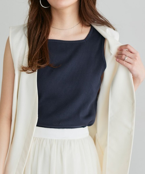 Pierrot（ピエロ）の「【ブラ紐隠し】リブタンクトップ スクエアネック（タンクトップ・レディース・オフホワイト/ブラック/グレー系その他/ネイビー/サンドベージュ・M/L）」の5枚目の写真