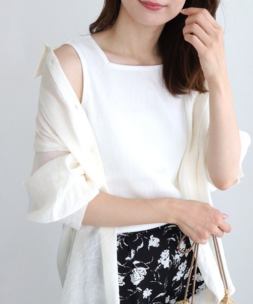 Pierrot（ピエロ）の「【ブラ紐隠し】リブタンクトップ スクエアネック（タンクトップ・レディース・オフホワイト/ブラック/グレー系その他/ネイビー/サンドベージュ・M/L）」の2枚目の写真