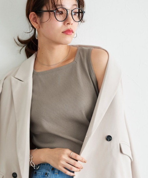 Pierrot（ピエロ）の「【ブラ紐隠し】リブタンクトップ スクエアネック（タンクトップ・レディース・オフホワイト/ブラック/グレー系その他/ネイビー/サンドベージュ・M/L）」の6枚目の写真