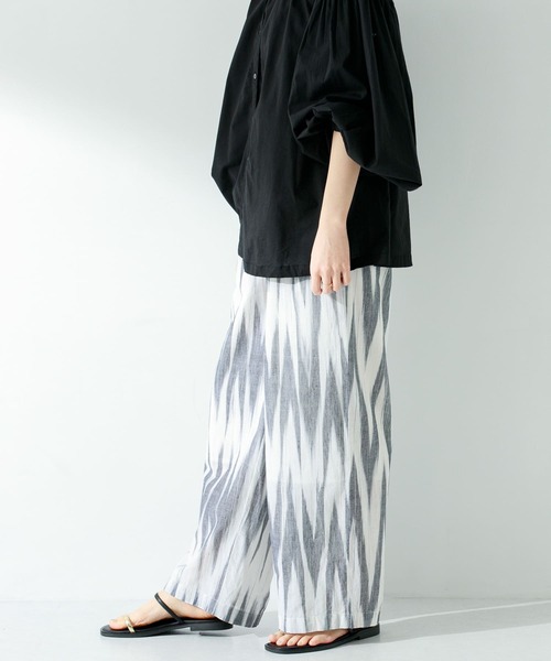 URBAN RESEARCH Sonny Label（アーバンリサーチサニーレーベル）の「イカット柄コットンイージーパンツ（その他パンツ・レディース・ブラック/ブルー・FREE）」の4枚目の写真