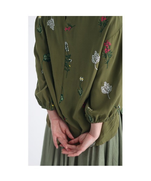 Sawa a la mode(サワアラモード)の「草花刺繍コットンブラウス(シャツ/ブラウス・レディース・グリーン・FREE)」の8枚目の写真