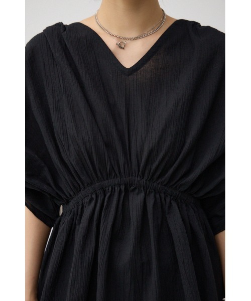 AZUL by moussy(アズールバイマウジー)の「ショルダードロストペプラムブラウス(シャツ/ブラウス・レディース・カーキ/アイボリー/ブラック・FREE)」の22枚目の写真