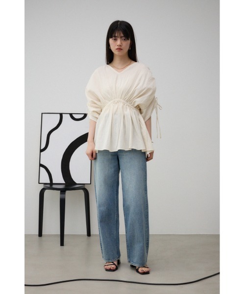 AZUL by moussy(アズールバイマウジー)の「ショルダードロストペプラムブラウス(シャツ/ブラウス・レディース・カーキ/アイボリー/ブラック・FREE)」の7枚目の写真