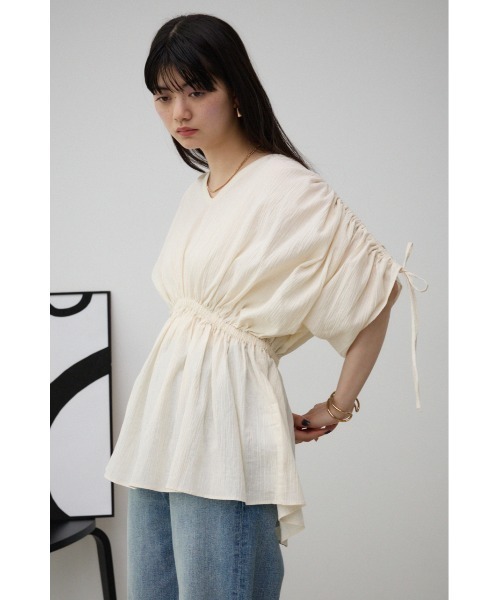 AZUL by moussy(アズールバイマウジー)の「ショルダードロストペプラムブラウス(シャツ/ブラウス・レディース・カーキ/アイボリー/ブラック・FREE)」の6枚目の写真