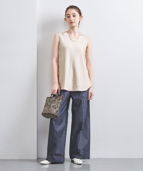 UNITED ARROWS(ユナイテッドアローズ)の「サテン ノースリーブ ブラウス(シャツ/ブラウス・レディース・ナチュラル/ネイビー・FREE)」の3枚目の写真