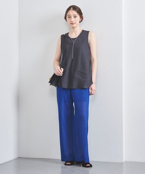 UNITED ARROWS(ユナイテッドアローズ)の「サテン ノースリーブ ブラウス(シャツ/ブラウス・レディース・ナチュラル/ネイビー・FREE)」の6枚目の写真