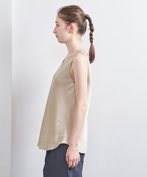 UNITED ARROWS(ユナイテッドアローズ)の「サテン ノースリーブ ブラウス(シャツ/ブラウス・レディース・ナチュラル/ネイビー・FREE)」の9枚目の写真