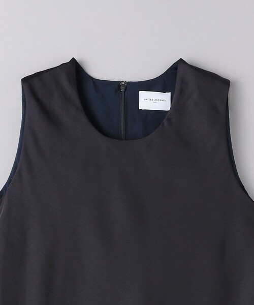 UNITED ARROWS(ユナイテッドアローズ)の「サテン ノースリーブ ブラウス(シャツ/ブラウス・レディース・ナチュラル/ネイビー・FREE)」の21枚目の写真