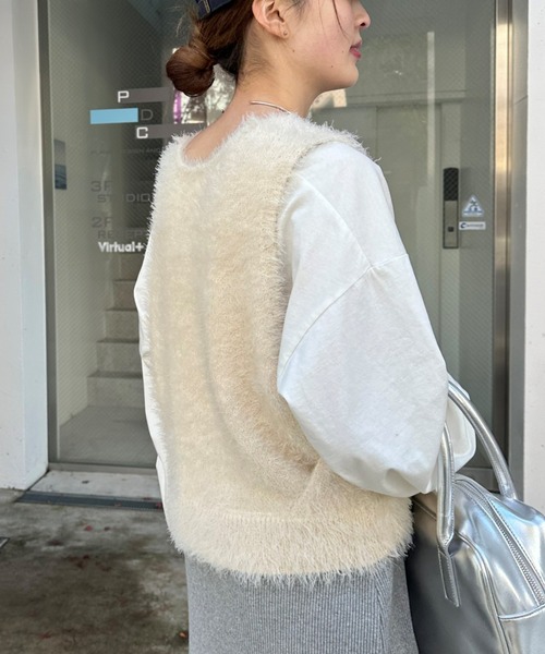 CIAOPANIC TYPY(チャオパニックティピー)の「ミックスフェザーヤーンクロップド丈ベスト(ベスト・レディース・ブルー/イエロー/オフホワイト/グレー/ライトグレー/キャメル/ミント/ブラック・ONE SIZE)」の18枚目の写真