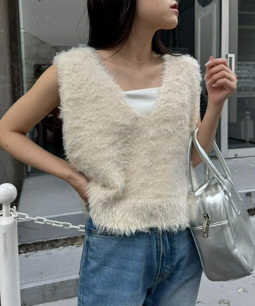 CIAOPANIC TYPY(チャオパニックティピー)の「ミックスフェザーヤーンクロップド丈ベスト(ベスト・レディース・ブルー/イエロー/オフホワイト/グレー/ライトグレー/キャメル/ミント/ブラック・ONE SIZE)」の10枚目の写真