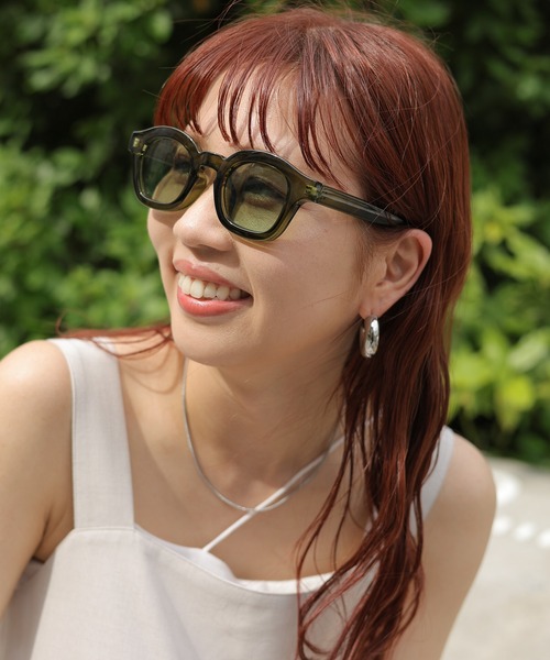 LEPSIM（レプシィム）の「thicフレームカラーレンズ　121690（サングラス・レディース・グレー/ブラウン/グリーン・ONE SIZE）」の2枚目の写真