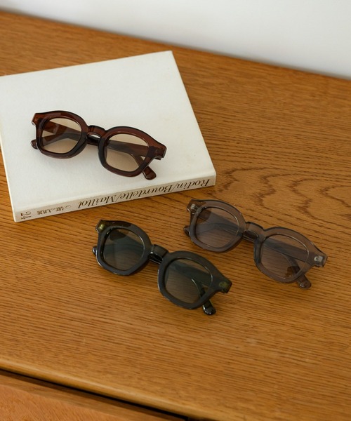 LEPSIM（レプシィム）の「thicフレームカラーレンズ　121690（サングラス・レディース・グレー/ブラウン/グリーン・ONE SIZE）」の11枚目の写真