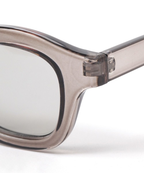 LEPSIM（レプシィム）の「thicフレームカラーレンズ　121690（サングラス・レディース・グレー/ブラウン/グリーン・ONE SIZE）」の17枚目の写真