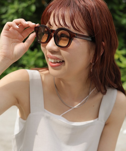 LEPSIM（レプシィム）の「thicフレームカラーレンズ　121690（サングラス・レディース・グレー/ブラウン/グリーン・ONE SIZE）」の6枚目の写真