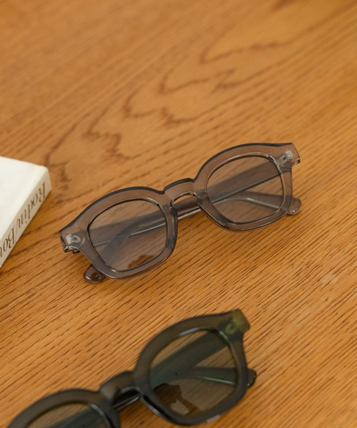 LEPSIM（レプシィム）の「thicフレームカラーレンズ　121690（サングラス・レディース・グレー/ブラウン/グリーン・ONE SIZE）」の10枚目の写真
