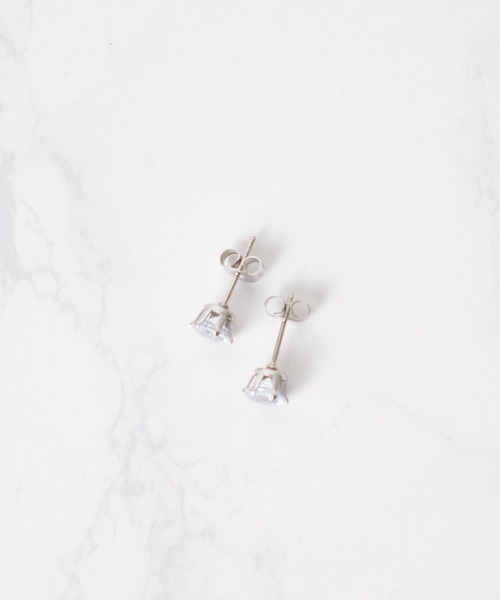 ANARKH(アナンケ)の「【Wc】【it】【ANARKH(アナンケ)】ステンレス ジルコニアピアス(ピアス(両耳用)・レディース・シルバー・FREE)」の3枚目の写真