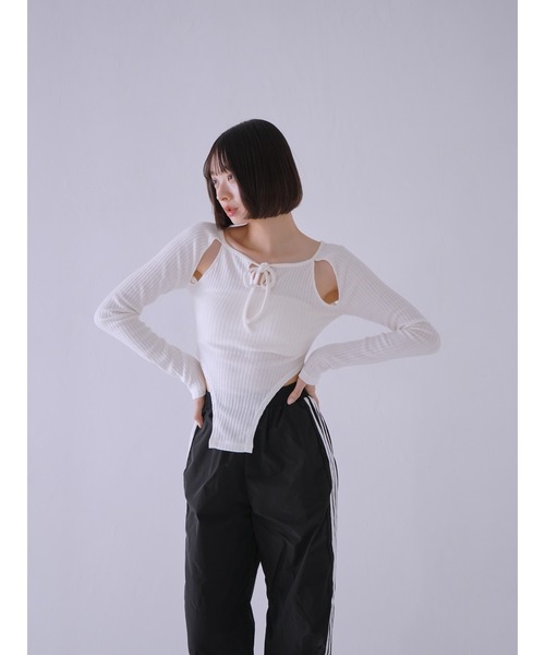 Uenui（ウニュイ）の「カッティング リボン トップス ボディスーツ 長袖 カットソー トップス カットアウト リボン（Tシャツ/カットソー・レディース・ブラック/ホワイト/チャコールグレー・FREE）」の5枚目の写真