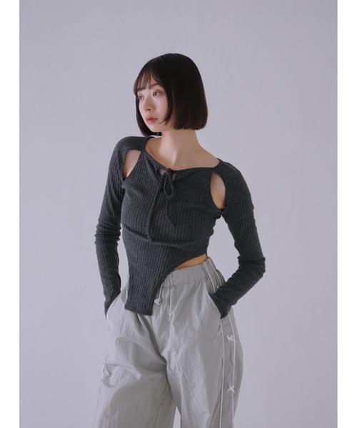 Uenui（ウニュイ）の「カッティング リボン トップス ボディスーツ 長袖 カットソー トップス カットアウト リボン（Tシャツ/カットソー・レディース・ブラック/ホワイト/チャコールグレー・FREE）」の9枚目の写真