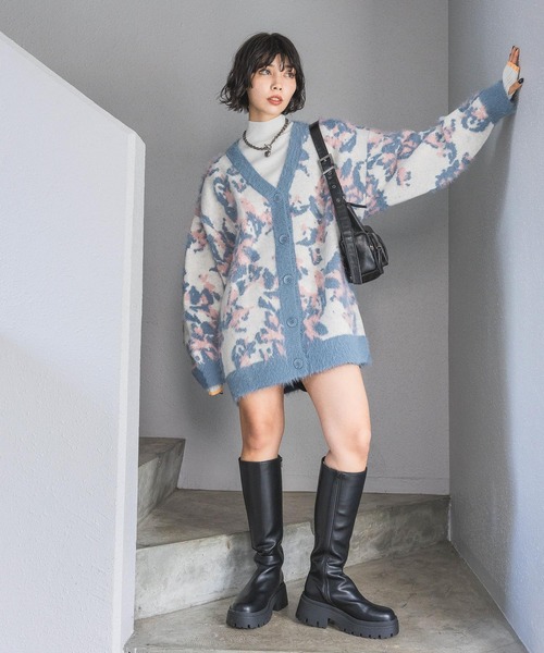 PAGEBOY(ページボーイ)の「アートフラワーシャギーカーディガン(ニット/セーター・レディース・ブラック/ターコイズブルー/オフホワイト/レッド・FREE)」の6枚目の写真