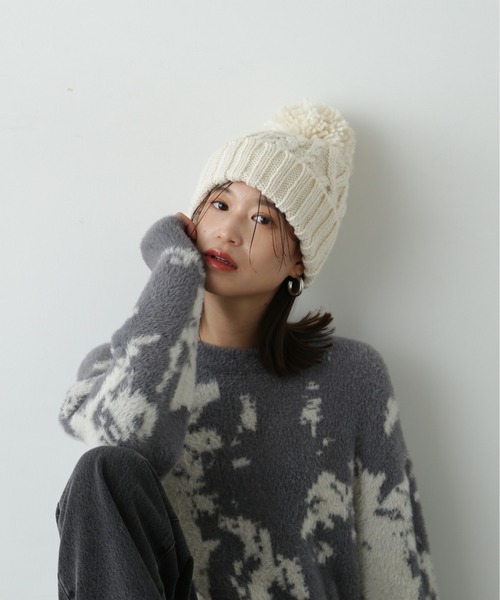 N.(N. Natural Beauty Basic)(エヌエヌナチュラルビューティーベーシック)の「◆ケーブルポンポンニットキャップ(ニットキャップ/ビーニー・レディース・ライトグレー/オフホワイト・フリ-)」の2枚目の写真