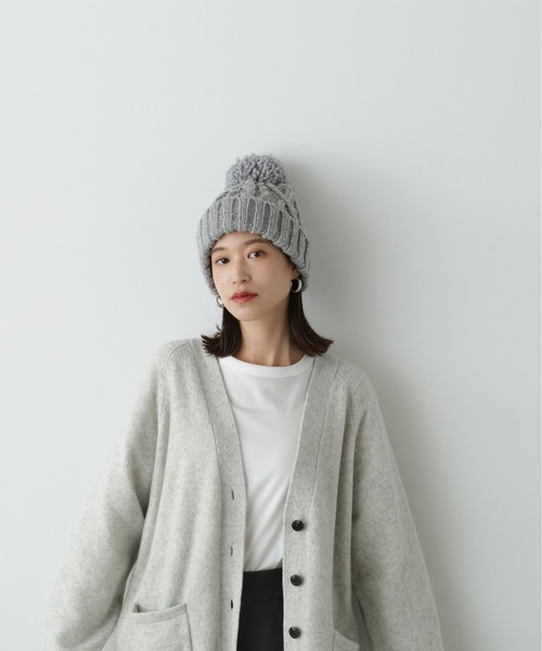 N.(N. Natural Beauty Basic)(エヌエヌナチュラルビューティーベーシック)の「◆ケーブルポンポンニットキャップ(ニットキャップ/ビーニー・レディース・ライトグレー/オフホワイト・フリ-)」の1枚目の写真