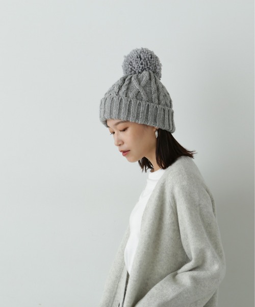 N.(N. Natural Beauty Basic)(エヌエヌナチュラルビューティーベーシック)の「◆ケーブルポンポンニットキャップ(ニットキャップ/ビーニー・レディース・ライトグレー/オフホワイト・フリ-)」の6枚目の写真