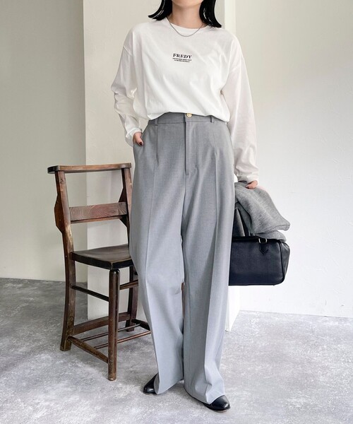 fredy emue（フレディエミュ）の「刺繍微起毛ロンTシャツ（Tシャツ/カットソー・レディース・ライトグレー/オフホワイト/グレイッシュベージュ・38）」の4枚目の写真