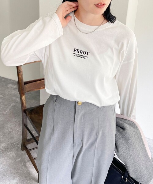 fredy emue（フレディエミュ）の「刺繍微起毛ロンTシャツ（Tシャツ/カットソー・レディース・ライトグレー/オフホワイト/グレイッシュベージュ・38）」の8枚目の写真