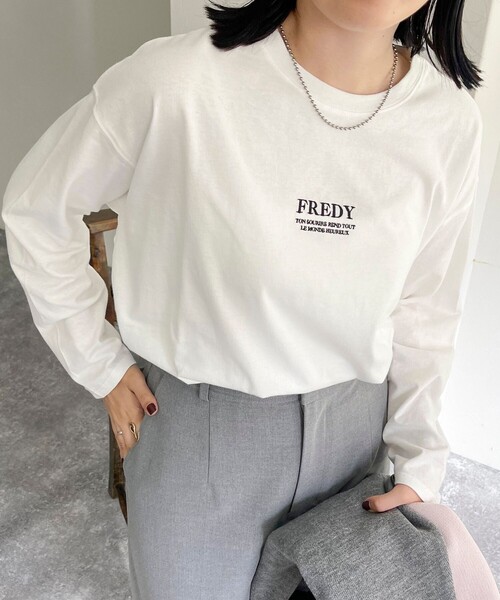 fredy emue（フレディエミュ）の「刺繍微起毛ロンTシャツ（Tシャツ/カットソー・レディース・ライトグレー/オフホワイト/グレイッシュベージュ・38）」の11枚目の写真