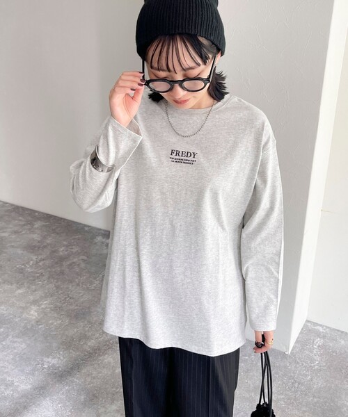 fredy emue（フレディエミュ）の「刺繍微起毛ロンTシャツ（Tシャツ/カットソー・レディース・ライトグレー/オフホワイト/グレイッシュベージュ・38）」の22枚目の写真