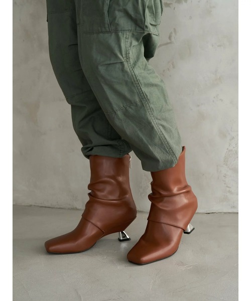 Bella lume(ベッラルーメ)の「《Bella Lume(ベッラルーメ)》クランプルブーツ(ブーツ・レディース・ブラック・MEDIUM/LARGE/SMALL)」の8枚目の写真