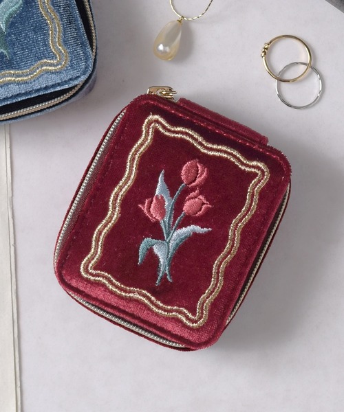 Flowering(フラワーリング)の「キルティング/ミニハート/ベロア×フラワー刺繍/ベロア×リボン/アクセサリーポーチ(ポーチ・レディース・グレー/ブルー/ブラック系2/ブラック/ライトブルー/ブラック系1/ホワイト/ベージュ/レッド/レッド系1/ブルー系1/ブラック系3・FREE)」の11枚目の写真