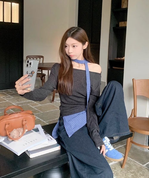 i-dare(アイディア)の「【i-dare】オフショルダー フェイクレイヤード 長袖 トップス(Tシャツ/カットソー・レディース・ブラック/グレー・SMALL/MEDIUM/LARGE)」の7枚目の写真