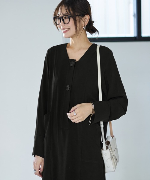 STYLE DELI（スタイルデリ）の「フロント２ボタン台形ネックワンピース（ワンピース・レディース・モカ/ブラック・MEDIUM/SMALL）」の4枚目の写真