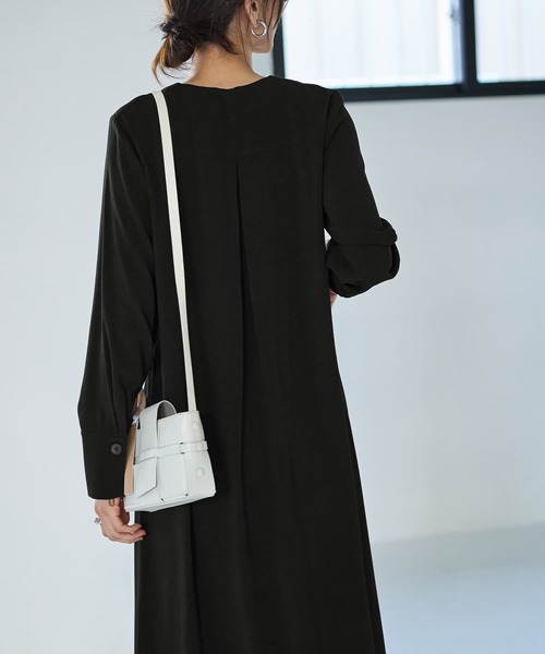 STYLE DELI（スタイルデリ）の「フロント２ボタン台形ネックワンピース（ワンピース・レディース・モカ/ブラック・MEDIUM/SMALL）」の5枚目の写真