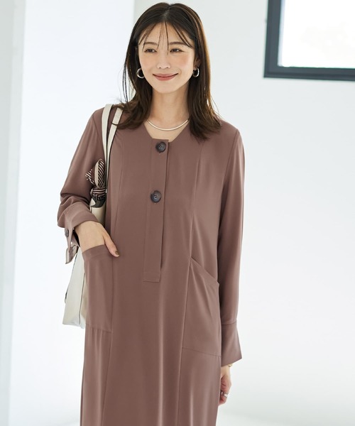 STYLE DELI（スタイルデリ）の「フロント２ボタン台形ネックワンピース（ワンピース・レディース・モカ/ブラック・MEDIUM/SMALL）」の9枚目の写真