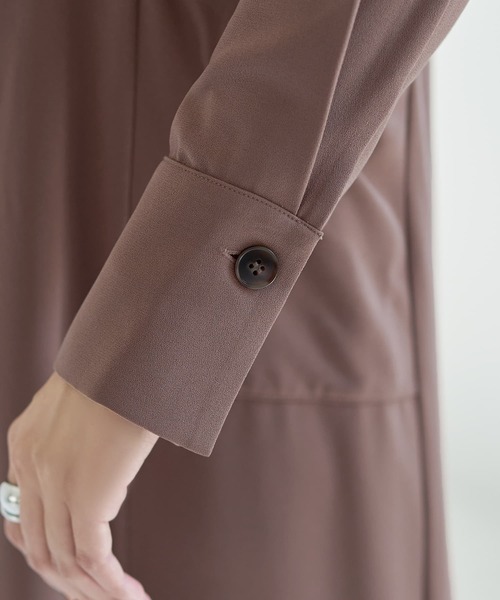 STYLE DELI（スタイルデリ）の「フロント２ボタン台形ネックワンピース（ワンピース・レディース・モカ/ブラック・MEDIUM/SMALL）」の15枚目の写真