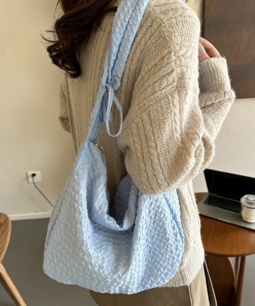 L LABEL(エルラベル)の「シャーリングドローコード付ショルダーバッグ(ショルダーバッグ・レディース・ピンク/ホワイト/ミント/ブラック/ブルー・FREE)」の4枚目の写真