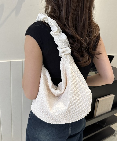 L LABEL(エルラベル)の「シャーリングドローコード付ショルダーバッグ(ショルダーバッグ・レディース・ピンク/ホワイト/ミント/ブラック/ブルー・FREE)」の17枚目の写真