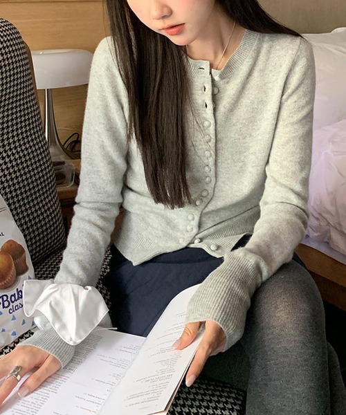 MEMECLE（メメクル）の「【 MEMECLE / メメクル 】フロントボタンニットカーディガン（カーディガン/ボレロ・レディース・ピンク/グレー・FREE）」の2枚目の写真