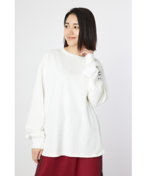 RODEO CROWNS WIDE BOWL(ロデオクラウンズワイドボウル)の「ネームパッチリラックスロングTシャツ(Tシャツ/カットソー・レディース・クリアレッド/オフホワイト/ターコイズブルー/ブラック・FREE)」の2枚目の写真