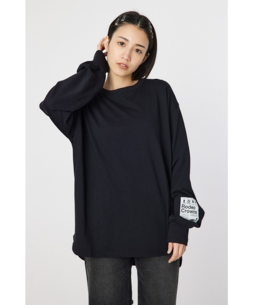 RODEO CROWNS WIDE BOWL(ロデオクラウンズワイドボウル)の「ネームパッチリラックスロングTシャツ(Tシャツ/カットソー・レディース・クリアレッド/オフホワイト/ターコイズブルー/ブラック・FREE)」の3枚目の写真