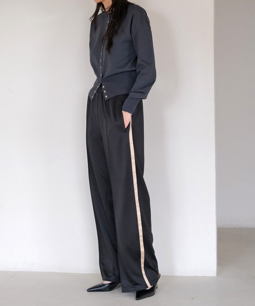 AKTE（アクテ）の「スナップボタンニットカーディガン（カーディガン/ボレロ・レディース・チャコールグレー/ベージュ系/レッド・FREE）」の8枚目の写真